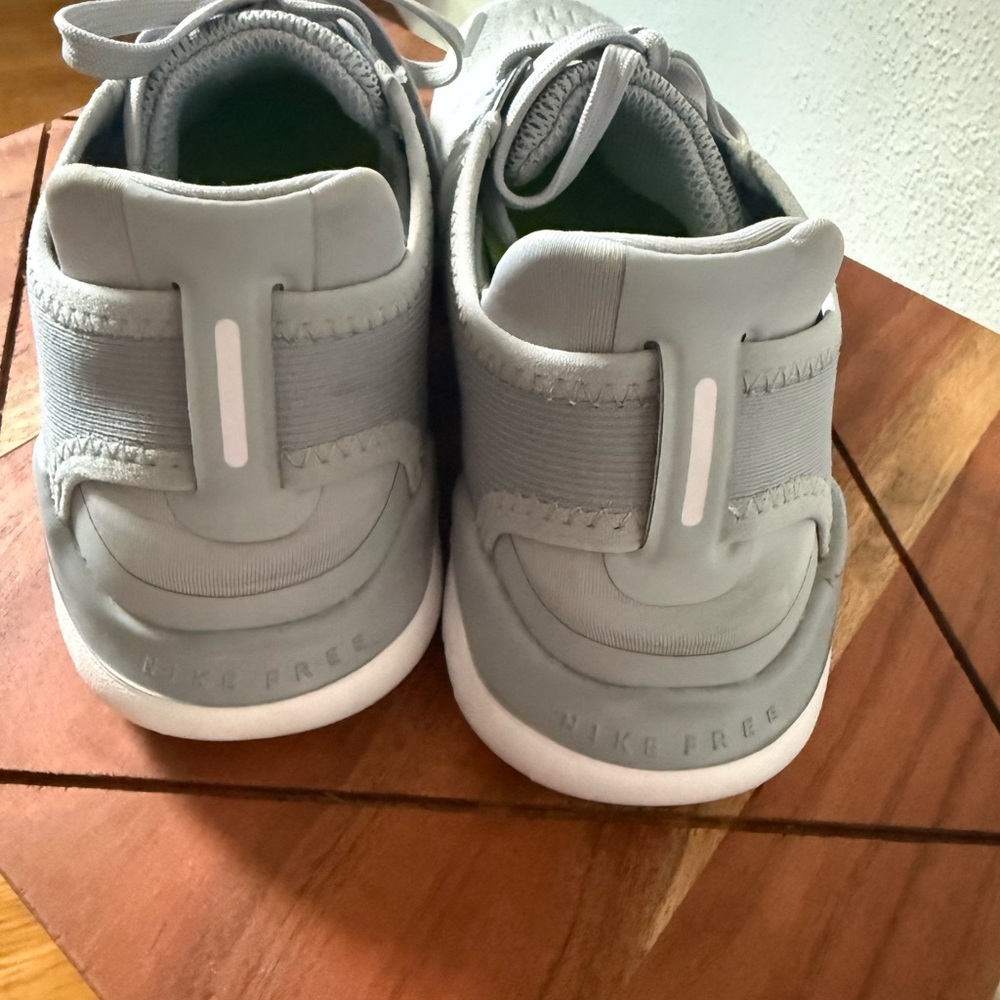 Nike Women’s Free RN 2018 Running Shoes (7.5) Grey/White - Picture 5 of 8